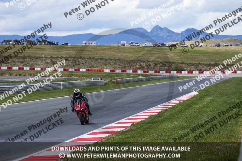 cadwell no limits trackday;cadwell park;cadwell park photographs;cadwell trackday photographs;enduro digital images;event digital images;eventdigitalimages;navarra;no limits trackdays;peter wileman photography;racing digital images;trackday digital images;trackday photos